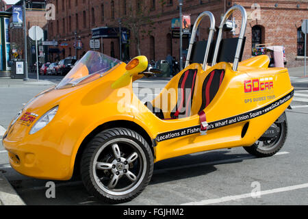 GoCar, une narration guidée par GPS voiture à San Francisco, Californie, garée dans la rue Banque D'Images