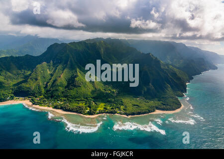 Vue aérienne de Ha'Ena Point State Park, Kauai, Hawaï. Banque D'Images