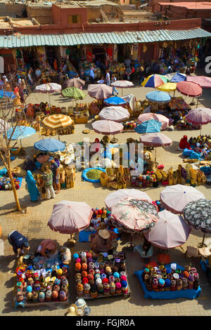 T Place du marché dans le souk de Marrakech, . Maroc Banque D'Images