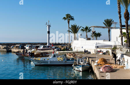 Bateaux de pêche dans le refuge de pêche de Side, Antalya, Turquie Banque D'Images