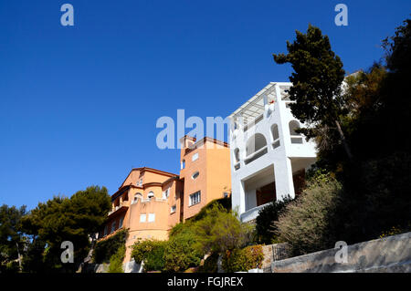 Maisons orange et blanc en Provence, Bandol, France Banque D'Images