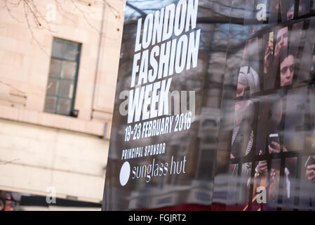 19 février 2016 Londres, London Fashion Week sign Crédit : Ian Davidson/Alamy Live News Banque D'Images