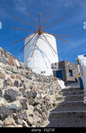 Santorin - l'ailse et moulin d'Oia. Banque D'Images