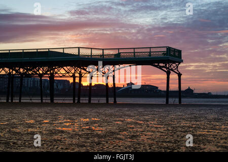 Lytham St Annes beach et les infirmières de l'Pierat daybreak sur la côte de Fylde Lancashire Banque D'Images