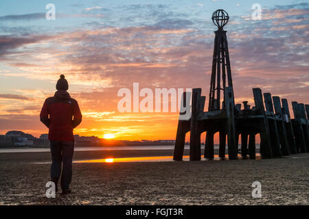 Lytham St Annes beach et l'ancienne jetée en ruine à l'aube sur la côte de Fylde Lancashire Banque D'Images