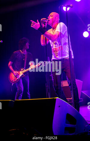 Fontaneto d'Agogna en Italie. 19 février 2016. Le groupe de rock italien effectue NEGRITA vivre sur la scène du phénomène au cours de la Tournée 'Club' 2016 Credit : Rodolfo Sassano/Alamy Live News Banque D'Images