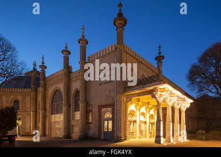 Soirée au musée et galerie d'Art de Brighton, East Sussex, Angleterre. Banque D'Images