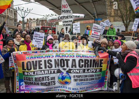 Peckham, Londres, 20 février 2016, les manifestants se sont réunis à Peckham Square pour une fierté communautaire Rassemblement contre la migration. Crédit : David Rowe/Alamy Live News Banque D'Images