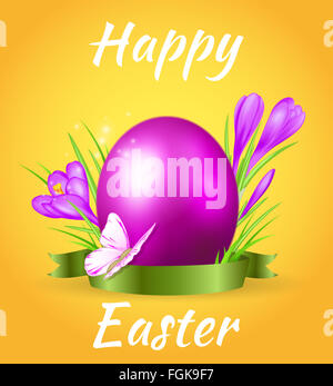 Easter Egg et violettes crocus et papillon sur fond jaune Banque D'Images