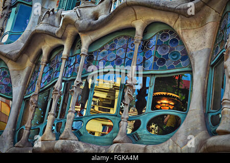 Projet de Gaudi.La façade de la Casa Battlo célèbre bâtiment conçu par Antonio Gaudi à Barcelone Banque D'Images