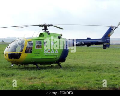 G-CDBS , le MBB Bo couleur vive105DBS d'Écosse's Charity Air Ambulance, s'affiche à l'Air Show de Leuchars en 2013. Banque D'Images