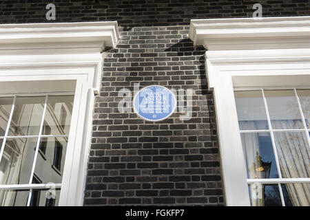 Blue plaque à Nancy Astor à 4 St James's Square, Westminster, SW1, UK Banque D'Images