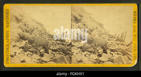 Cette image montre le front de mer de Fort Sumter, situé sur le côté est du port de Charleston, en Caroline du Sud, photographié par John P. Soule. La photo capture la position côtière stratégique du fort. Banque D'Images