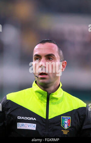 Vérone, Italie. Feb 20, 2016. Arbitre Marco Guida ressemble avant l'Italien de série d'un match de football entre l'Hellas Verona FC v AC Chievo Verona . Bat 3-1 Chievo Vérone en Serie A italienne match de football au stade Bentegodi de Vérone, mais les objectifs de Hellas Vérone par Toni et Pazzini et Ionita, pour Chievo par Pellissier. © Andrea Spinelli/Pacific Press/Alamy Live News Banque D'Images