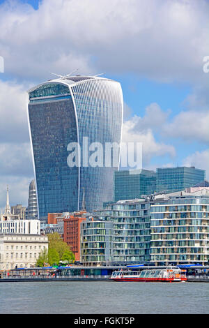 Talkie Walkie gratte-ciel de Londres landmark building à 20 Fenchurch Street sur City of London skyline de hauteur des immeubles de bureaux à côté de Tamise Angleterre UK Banque D'Images