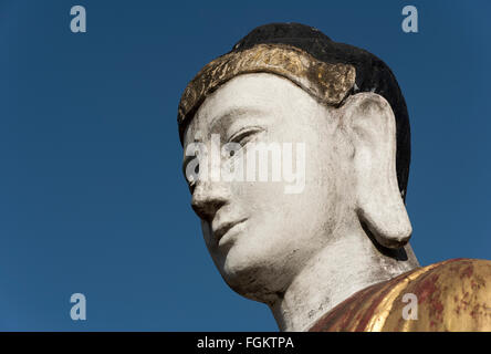 Close-up of Buddha statue sous Mt Zwegabin, Hpa-an, l'État de Kayin (Karen), la Birmanie Banque D'Images