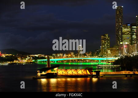 À la recherche en amont du pont de bonne volonté au pont Victoria, Brisbane Banque D'Images