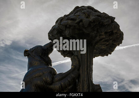 Vue d'une sculpture de l'ours la Puerta del Sol, Madrid, Espagne Banque D'Images