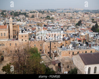 Vue sur le vieux Jérusalem quartier musulman, toit de la tour de l'Église luthérienne du Rédempteur Banque D'Images