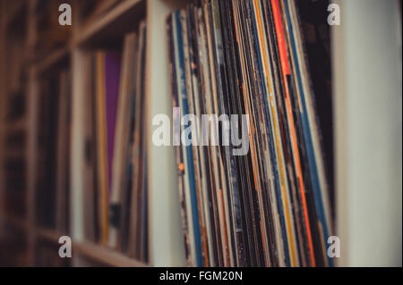 Vintage 33 cuir veste ligne jouant sur la tablette selective focus Banque D'Images