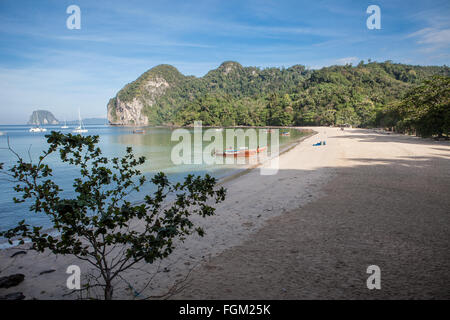 Plage Charlies (également connu sous le nom de Farang Beach) sur Koh Muk, Trang Îles de la Thaïlande. Banque D'Images