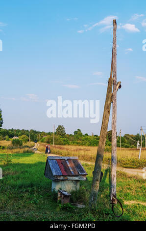 La boutique mobile pour des produits sur le chariot dans le village. - 9 fois après aller à la maison. Banque D'Images