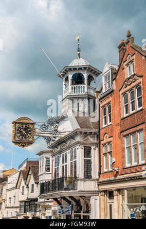 Horloge et façade du Guildhall au centre-ville de Guildford, Surrey, Angleterre Banque D'Images