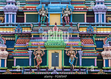 Temple Hindou hindou, chiffres, le temple tamoul du colosse dans Koilou Le Colosse à Saint-André, à la Réunion, France Banque D'Images