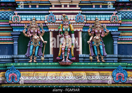 Temple Hindou, temple tamoul hindou, chiffres, détails, le Koilou du colosse dans le colosse à Saint-André, à la Réunion, France Banque D'Images