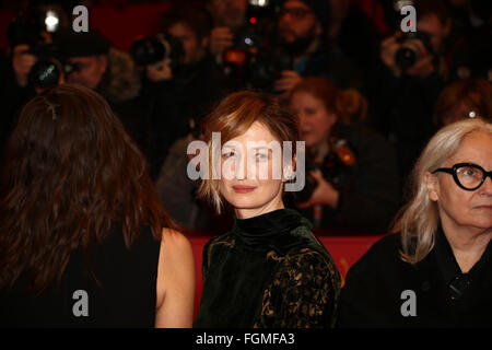 Berlin, Allemagne. 20 Février, 2016. Jury International arrivent pour la cérémonie de remise des prix au cours de 66e Festival International du Film de Berlin. Credit : Jake Ratz/Alamy Live News Banque D'Images