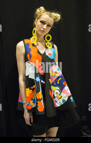 Londres, Royaume-Uni. 20 février 2016. Backstage modèle. Xia feuilles défilé à Freemasons' Hall/Fashion du Scoutisme lors de la London Fashion Week. Banque D'Images