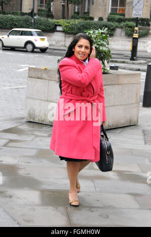 Londres, Royaume-Uni, 21 février 2016, Priti Patel arrive à la BBC studios. David Cameron et Nigel Farage arrivent à BBC studios apparaissent sur l'Andrew Marr show. Credit : JOHNNY ARMSTEAD/Alamy Live News Banque D'Images