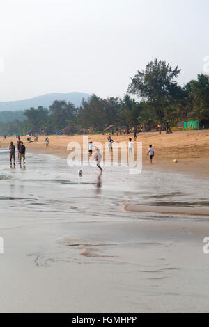 L'Inde, d'AGONDA - Octobre 13, 2015 : personnes non identifiées à plage d'Agonda à Goa, en Inde. Cette plage de 3 km au sud de Goa est célèbre comme un Banque D'Images