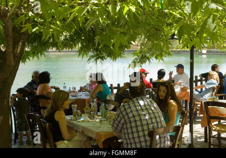 Spanien, Kreta, Ano Zaros, suis Votomou Limni gibt es in den Tavernen frische Forellen Banque D'Images