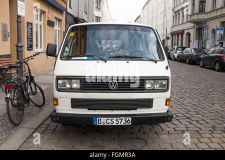 BERLIN - Le 19 février : Volkswagen Type 2 (T3) (Caravelle) à Berlin le 19 février 2016. Banque D'Images