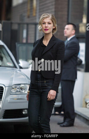 Rosamund Pike London (crédit image © Jack Ludlam) Banque D'Images