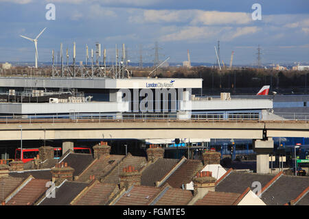 Le centre de transport de l'aéroport de London City, dans la région de Royal Docks, dans l'Arrondissement de Newham, dans l'Est de Londres, Angleterre, RU Banque D'Images