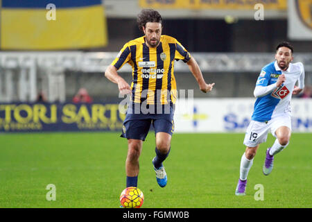 Vérone, Italie. Feb 20, 2016. Au cours de la Serie A italienne match de football entre l'Hellas Verona FC v AC Chievo Verona . L'Italien de série d'un match de football entre l'Hellas Verona FC v AC Chievo Verona, score final 3-1, buts de Vérone par Toni, Pazzini et Ionita, pour Chievo par Pellissier au stade Bentegodi de Vérone. © Andrea Spinelli/Pacific Press/Alamy Live News Banque D'Images