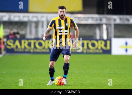 Vérone, Italie. Feb 20, 2016. Au cours de la Serie A italienne match de football entre l'Hellas Verona FC v AC Chievo Verona . L'Italien de série d'un match de football entre l'Hellas Verona FC v AC Chievo Verona, score final 3-1, buts de Vérone par Toni, Pazzini et Ionita, pour Chievo par Pellissier au stade Bentegodi de Vérone. © Andrea Spinelli/Pacific Press/Alamy Live News Banque D'Images