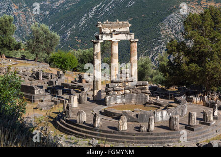 Phocide, Delphes, Grèce. Le tholos, datant de 380-360 avant J.-C., à côté du Sanctuaire d'Athena Pronaia. Banque D'Images