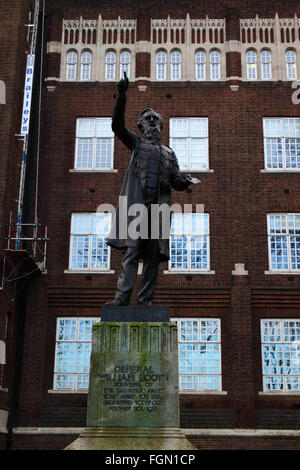 Statue de l'Armée du Salut fondateur William Booth en dehors de la formation des officiers William Booth Memorial College, Denmark Hill, Londres Banque D'Images