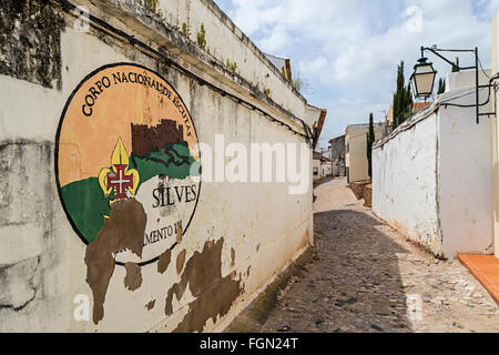 Le panneau de la commune sur le mur, Silves, Algarve, Portugal Banque D'Images