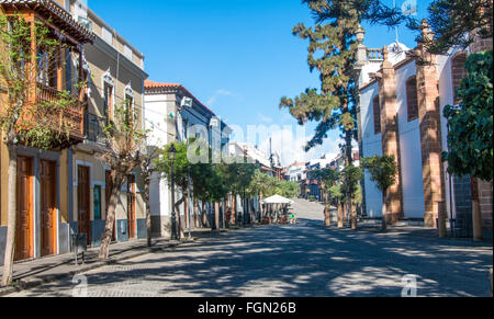 Maisons à balcons de bois dans la vieille ville de montagne bien préservé de Teror, Gran Canaria, Spain, Europe Banque D'Images