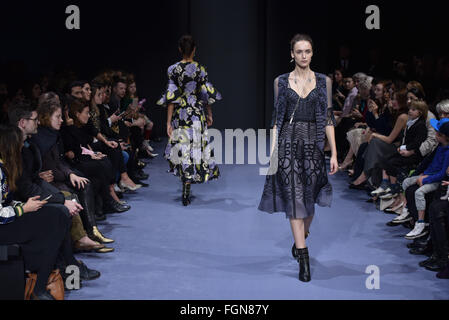 Lindley Hall, Londres 21 février 2016. Temperly montrant Automne Hiver 2016 collection sur la London Fashion Week. Krisztian Pinter/Alamy Live News. Banque D'Images