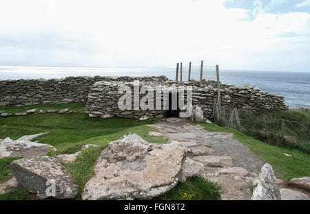 Dunbeg fort, d'un promontoire d'âge fort sur la Slea Head Drive, péninsule de Dingle, comté de Kerry, Irlande. Banque D'Images