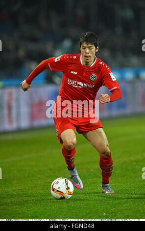 Hanovre, Allemagne. Feb 21, 2016. Hiroki Sakai (Hannover) Football/soccer : match de Bundesliga entre Hannover 96 0-1 FC Augsburg IDH-Arena de Hanovre, Allemagne . © Takamoto Tokuhara/AFLO/Alamy Live News Banque D'Images