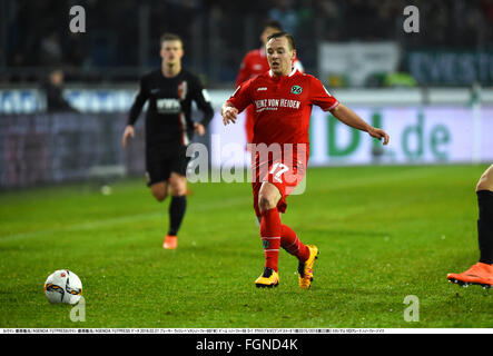 Hanovre, Allemagne. Feb 21, 2016. Uffe Bech (Hannover) Football/soccer : match de Bundesliga entre Hannover 96 0-1 FC Augsburg IDH-Arena de Hanovre, Allemagne . © Takamoto Tokuhara/AFLO/Alamy Live News Banque D'Images