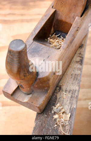 Close up ancienne en bois de charpente de l'outil de chantier Banque D'Images