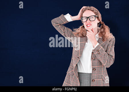 Image composite de hipster geek penser avec les mains de Chin et de temple Banque D'Images