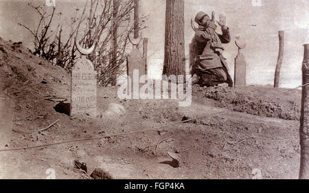 Bataille de Verdun 1916 - Soldat musulmans priant dans les sépulcres Banque D'Images